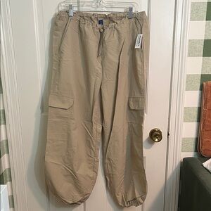 NWT Old Navy Women’s Beige Cargo Pants Size L